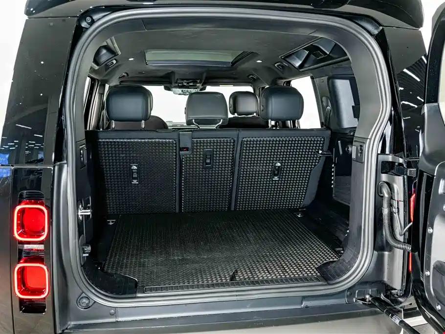 Land Rover Defender — миниатюра 24