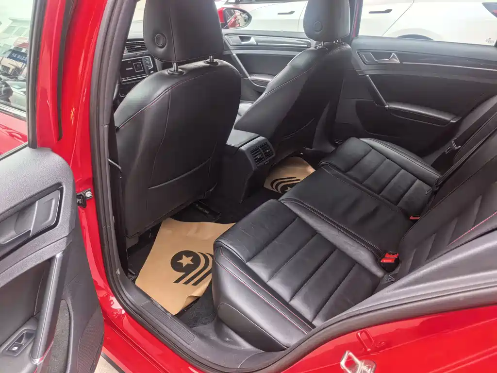 Volkswagen Golf GTI — миниатюра 11