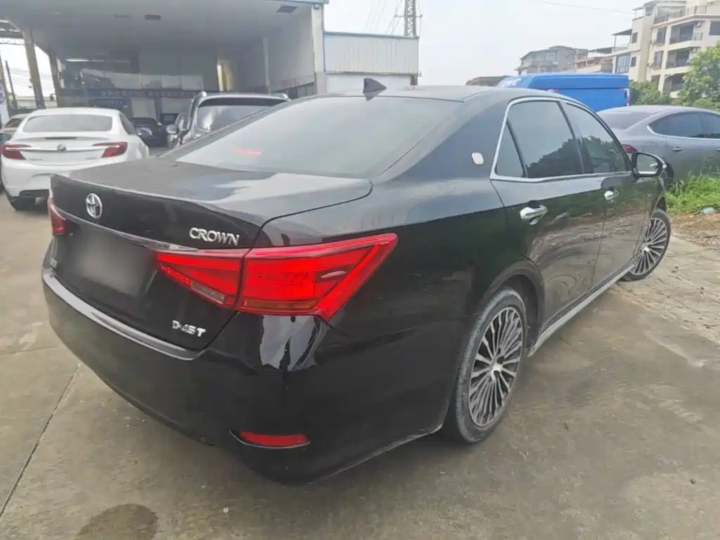 Toyota Crown — миниатюра 7
