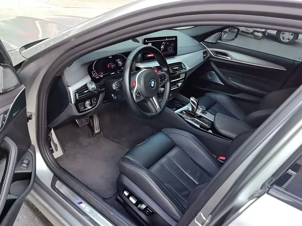 BMW M5 — миниатюра 3