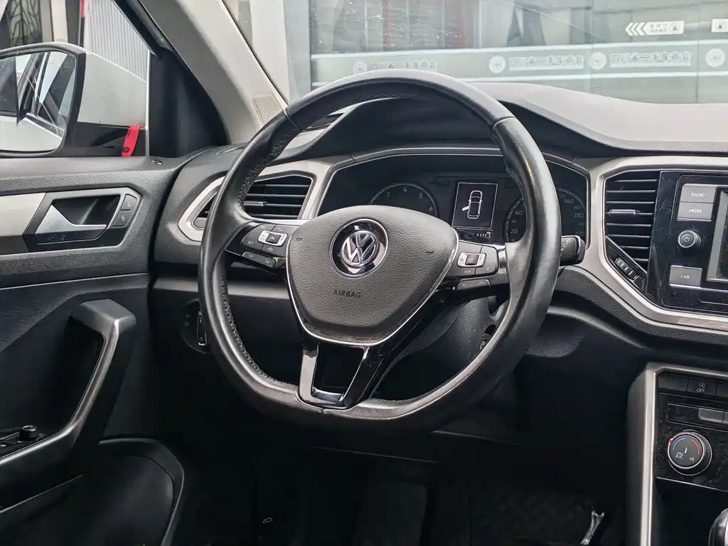 Volkswagen T-Roc — миниатюра 11