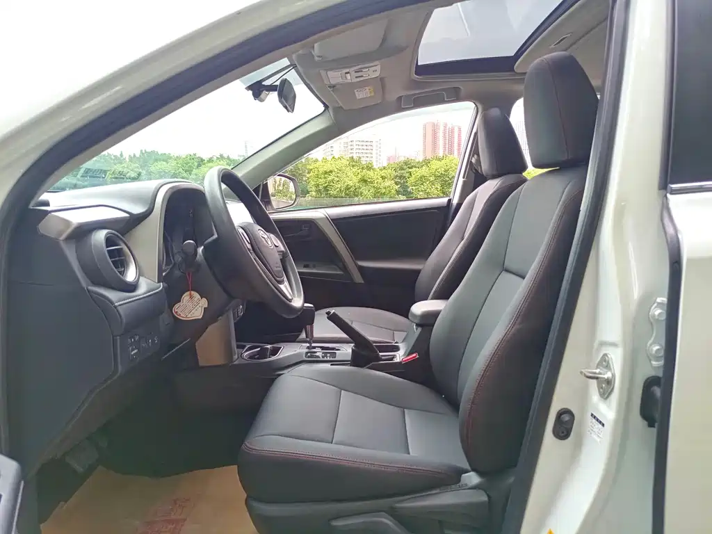 Toyota RAV4 — миниатюра 8