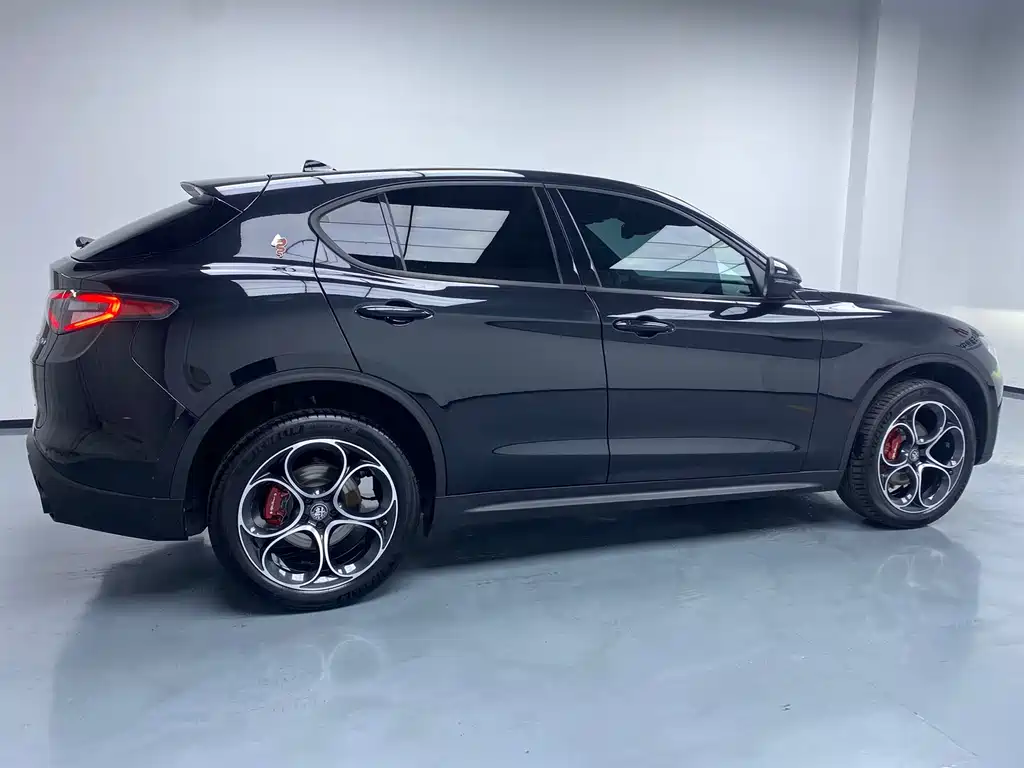 Alfa Romeo Stelvio 2023 2.0T 280HP Sprint