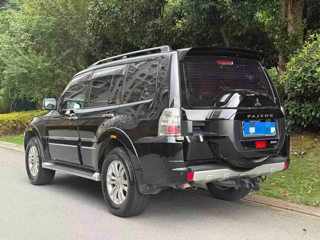 Mitsubishi Pajero (Import) — миниатюра 4