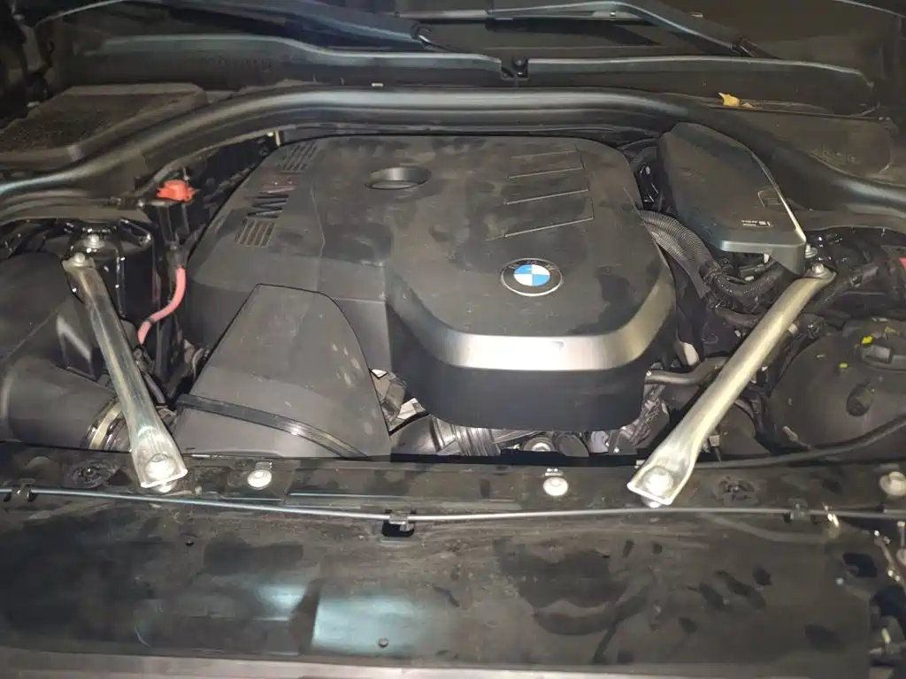 BMW 5 Series — миниатюра 11