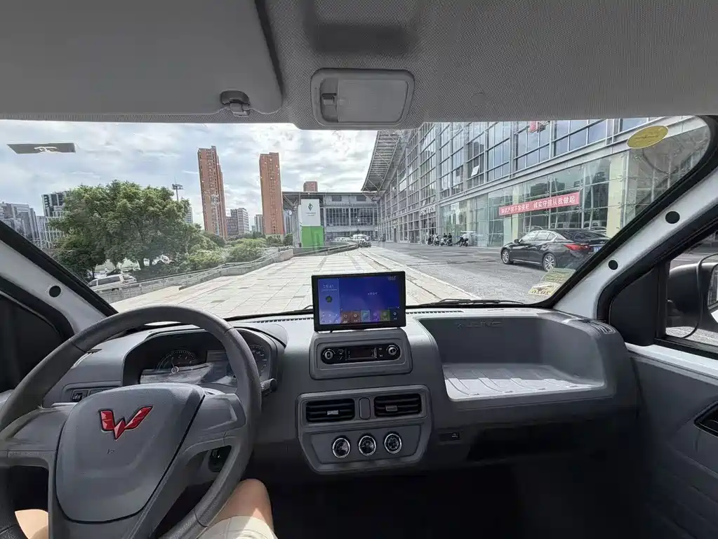 Wuling Yangguang — миниатюра 15