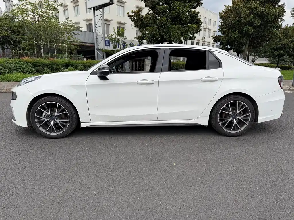 Lynk & Co 03 2019 2.0TD AT Pro
