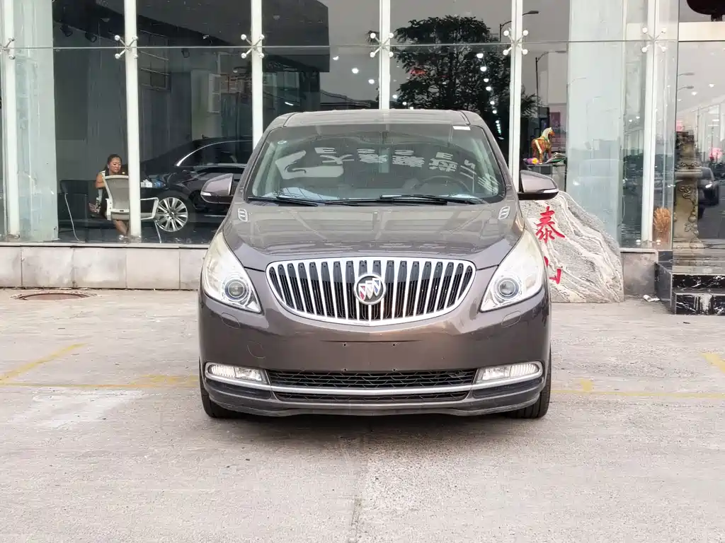 Buick GL8 — миниатюра 2