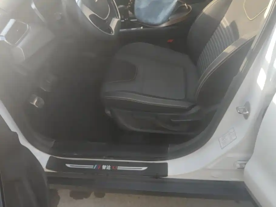 BAIC X3 — миниатюра 8