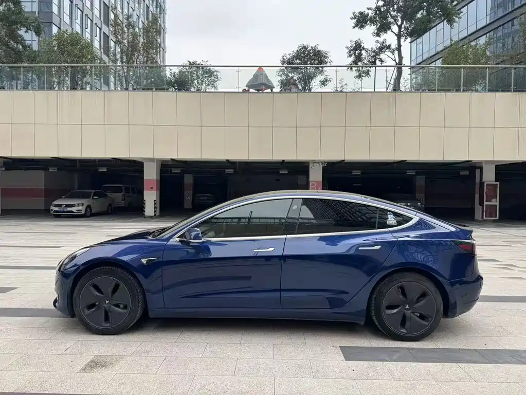 Tesla Model 3 — миниатюра 4