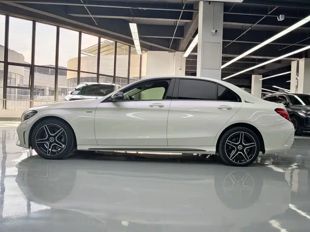 Mercedes-Benz C-Class — миниатюра 13