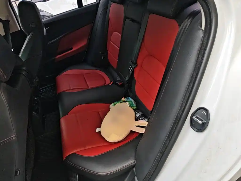 Jaguar XE — миниатюра 17