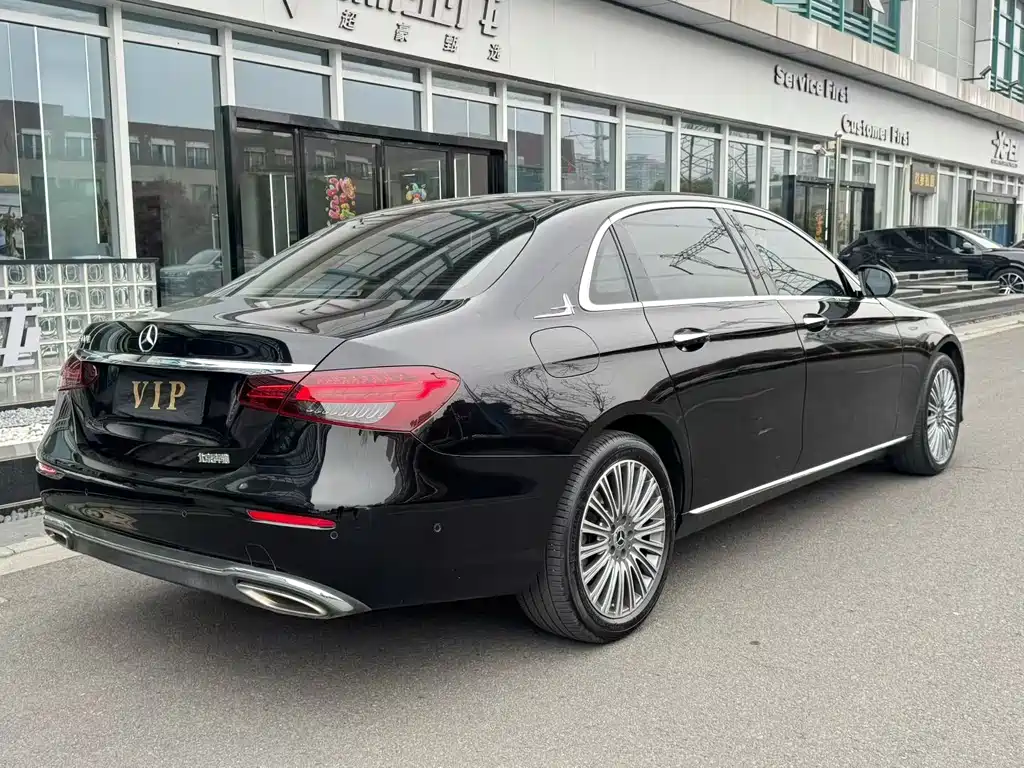 Mercedes-Benz E-Class — миниатюра 9