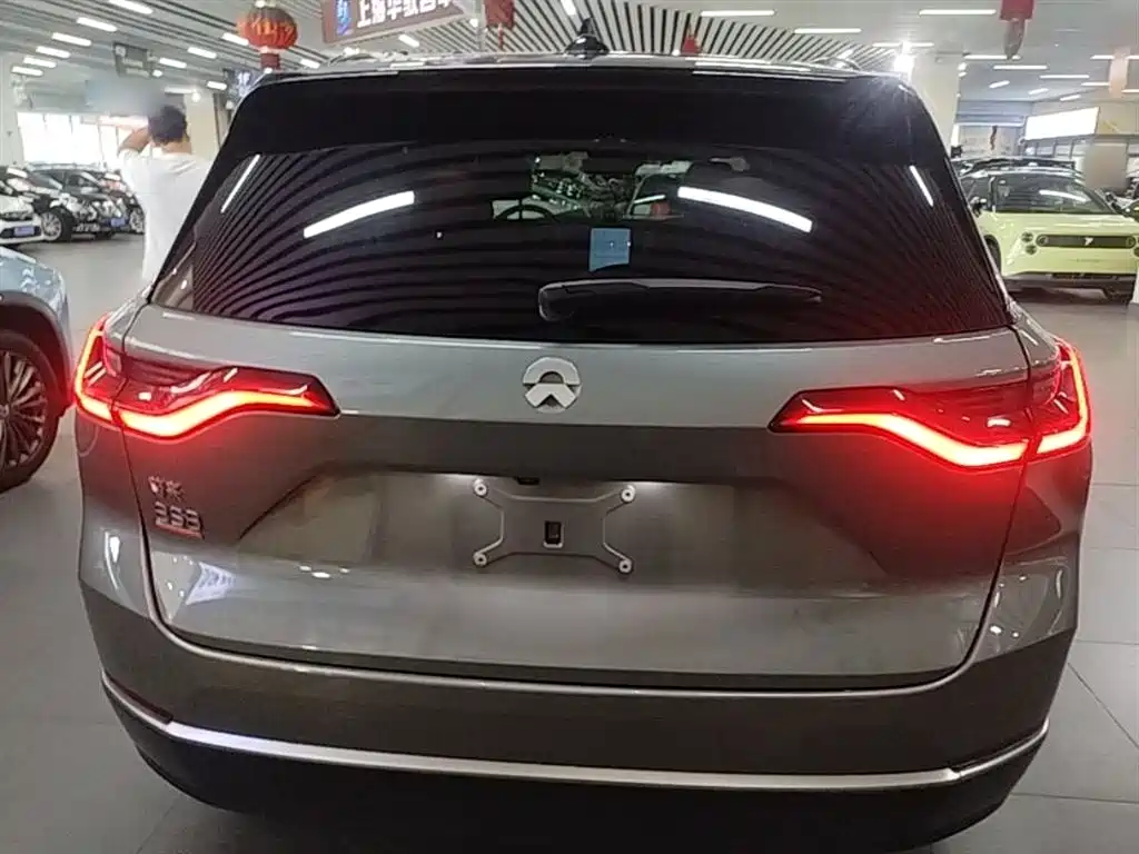 NIO ES8 2020 580KM мест