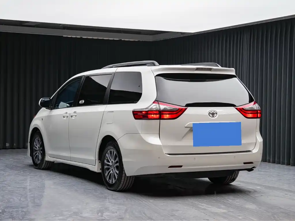 Toyota Sienna — миниатюра 5