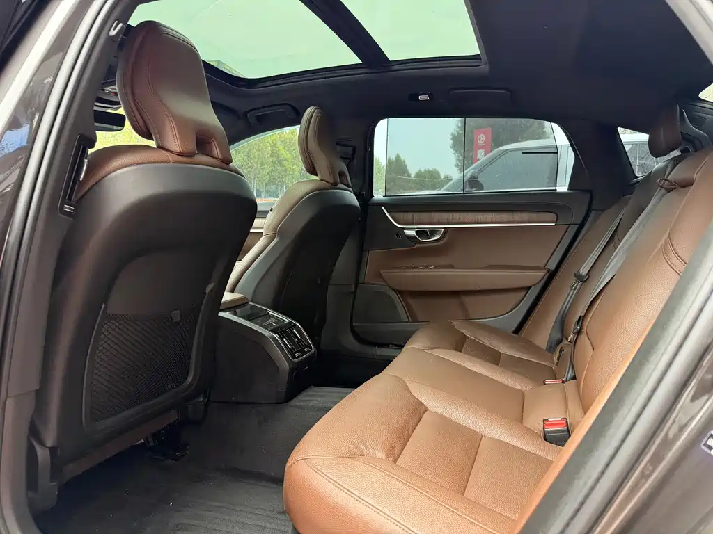Volvo S90 — миниатюра 8