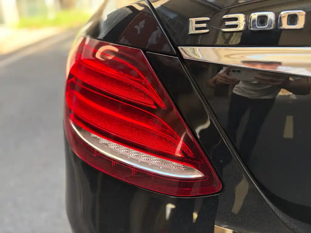 Mercedes-Benz E-Class — миниатюра 9
