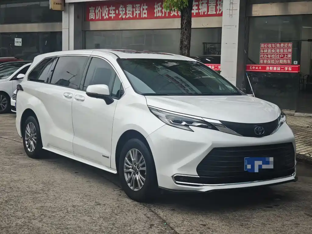 Toyota Sienna 2023 2.5L Luxury