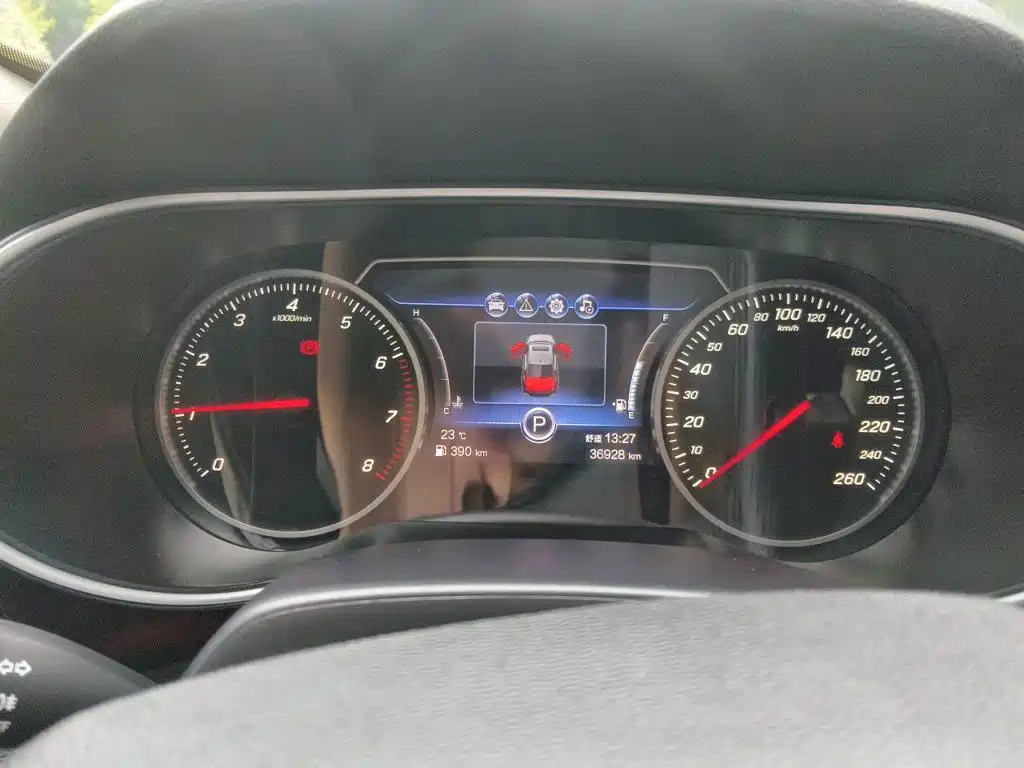 Hongqi Hongqi H5 — миниатюра 13
