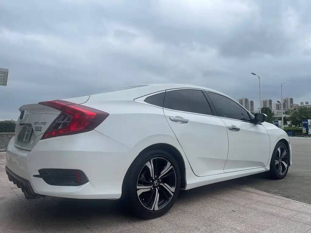 Honda Civic — миниатюра 9