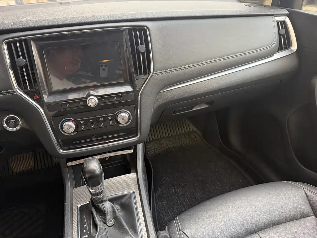 Roewe i6 Classic — миниатюра 8