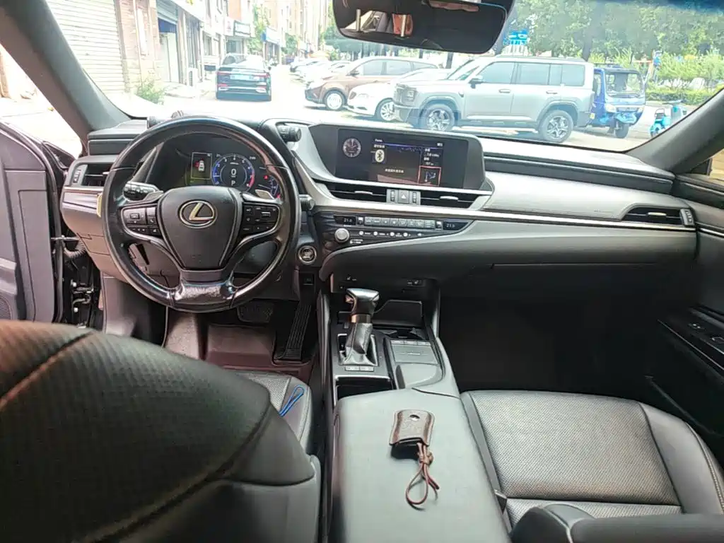 Lexus ES — миниатюра 10