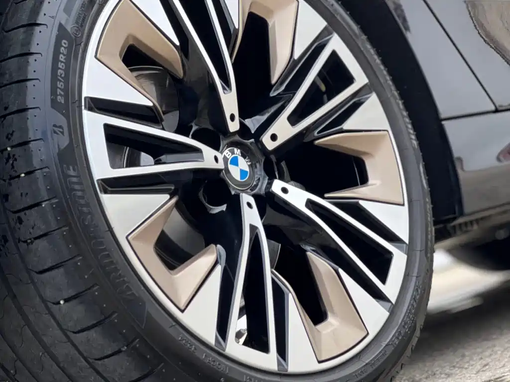 BMW 5 Series — миниатюра 9