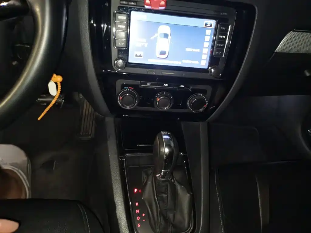Volkswagen Sagitar — миниатюра 6