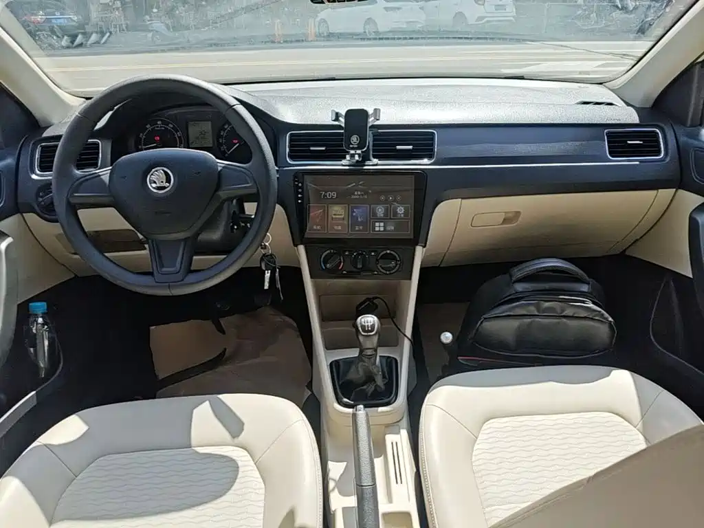 Skoda Rapid — миниатюра 10