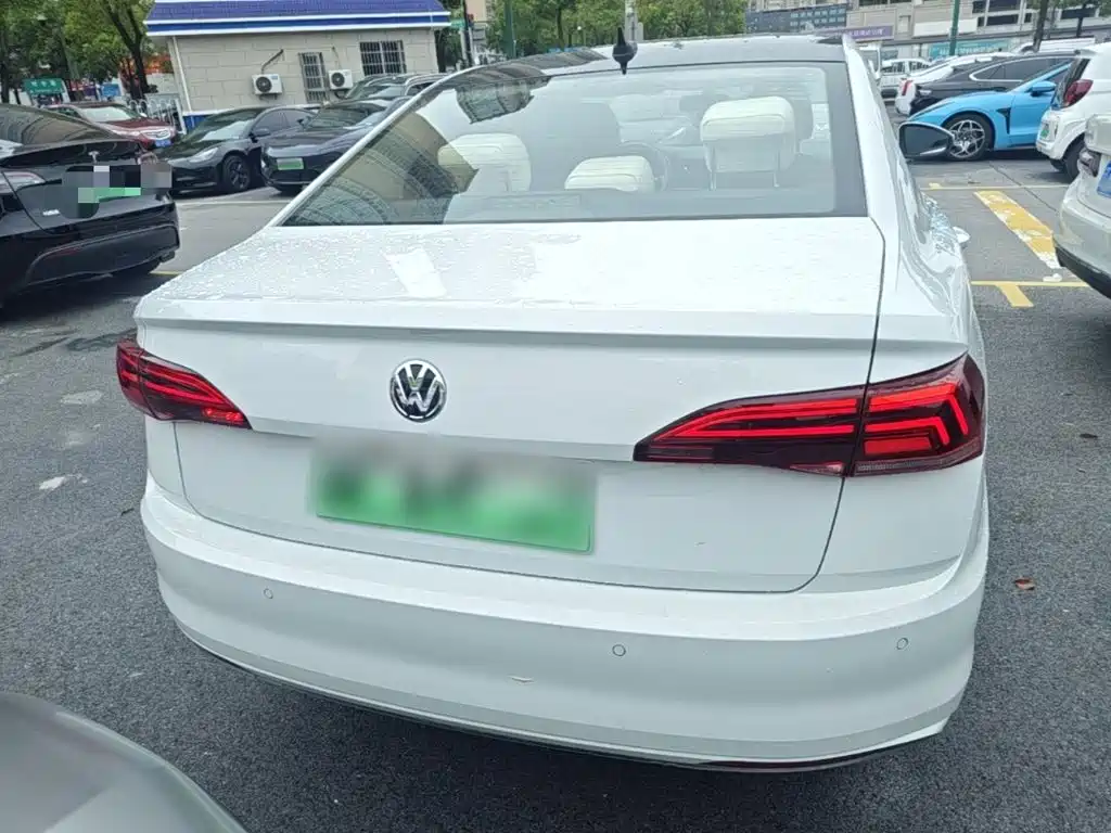 Volkswagen Bora EV — миниатюра 6