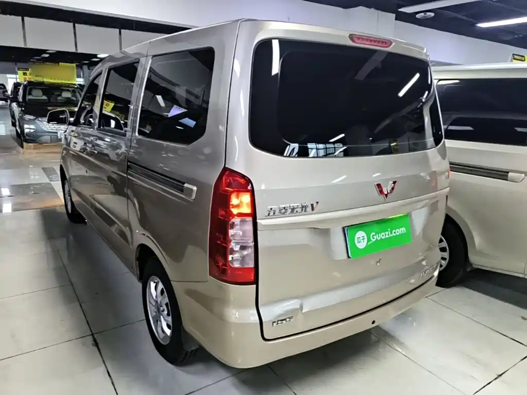Wuling Hongguang V — миниатюра 5