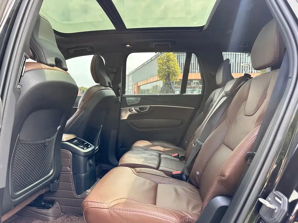 Volvo XC90 PHEV — миниатюра 6