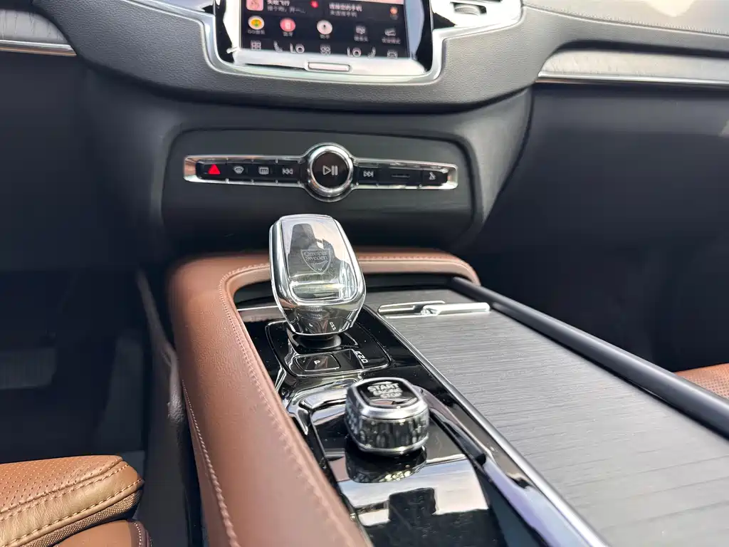Volvo XC90 PHEV — миниатюра 9