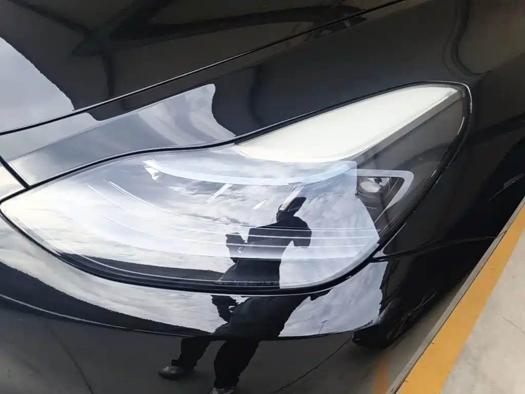 Tesla Model Y — миниатюра 24