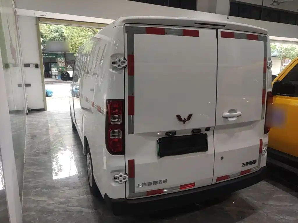 Wuling Yangguang — миниатюра 5