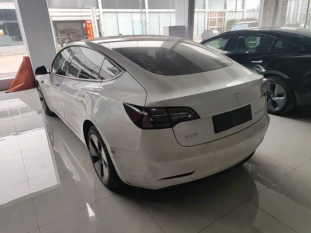 Tesla Model 3 — миниатюра 5