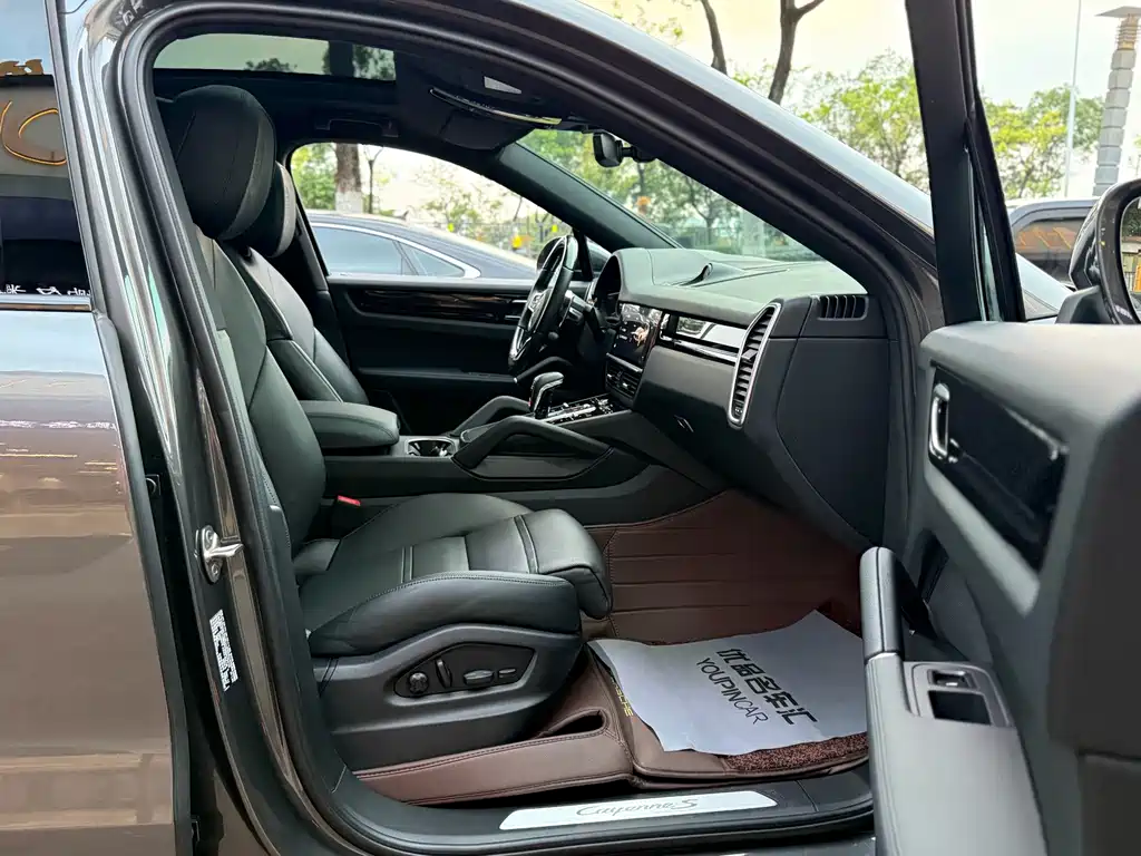 Porsche Cayenne — миниатюра 23
