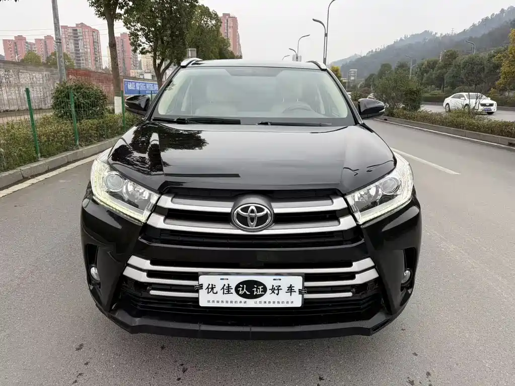TOYOTA HIGHLANDER