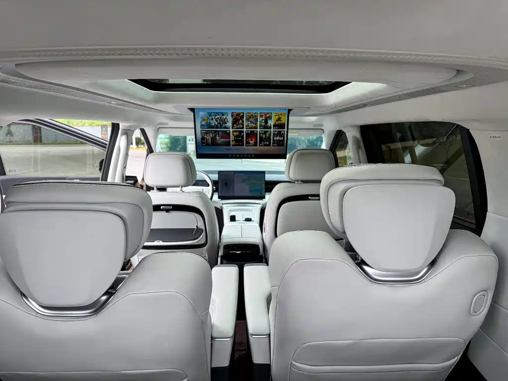 XPeng X9 — миниатюра 12