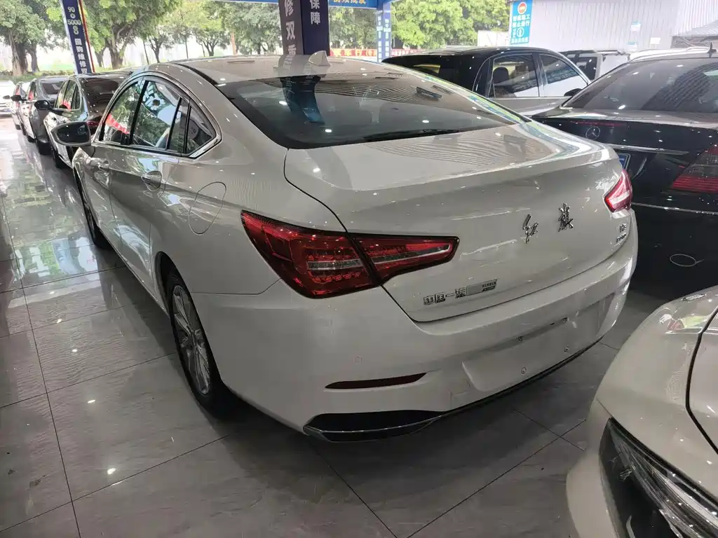 Hongqi Hongqi H5 — миниатюра 7