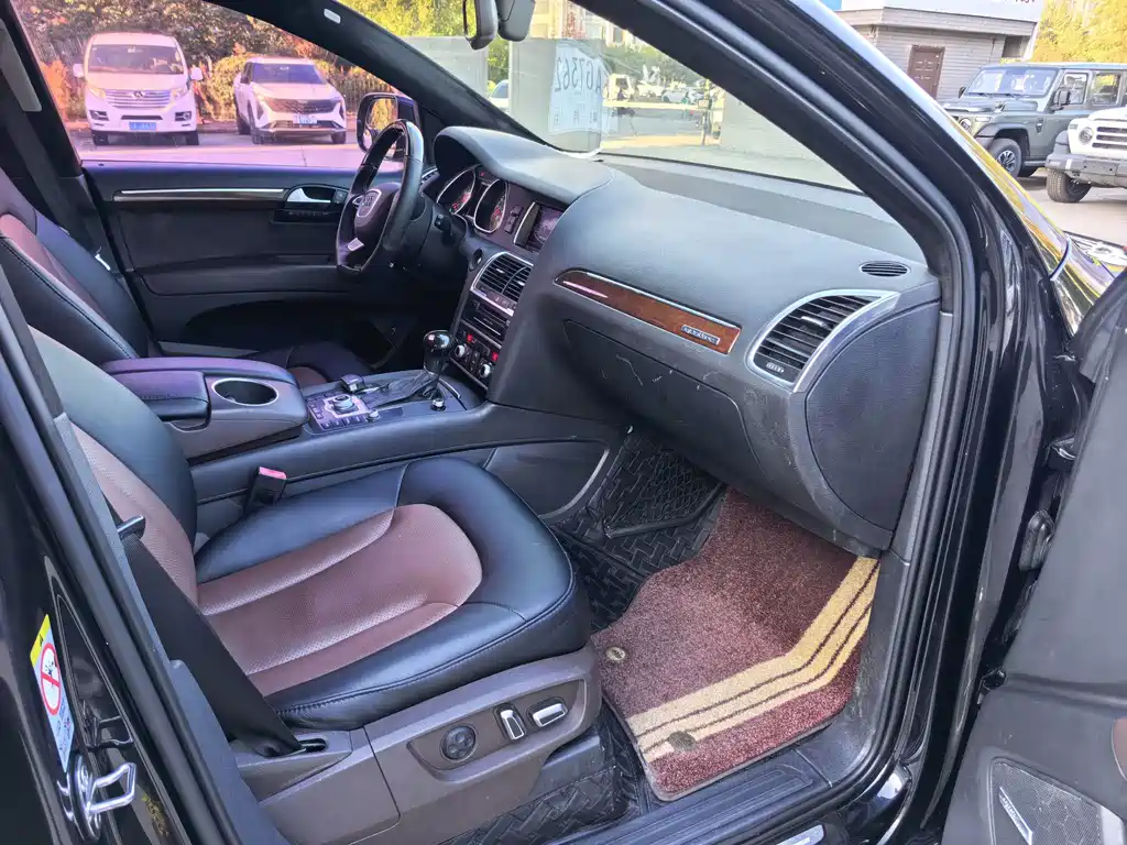 Audi Q7 — миниатюра 10