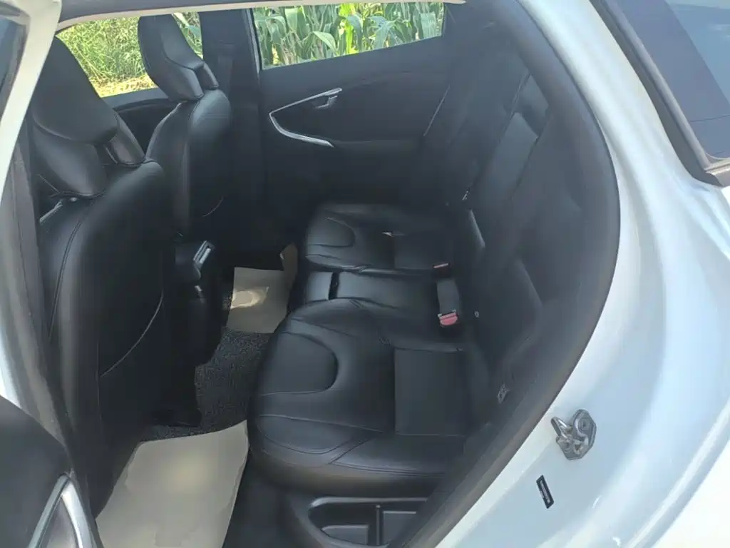 Volvo V40 — миниатюра 17