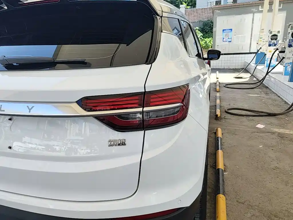 Geely Binyue — миниатюра 8