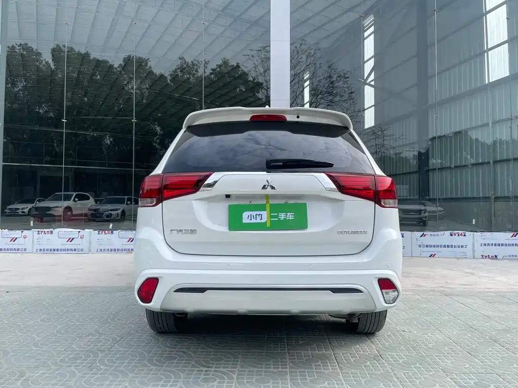 MITSUBISHI OUTLANDER