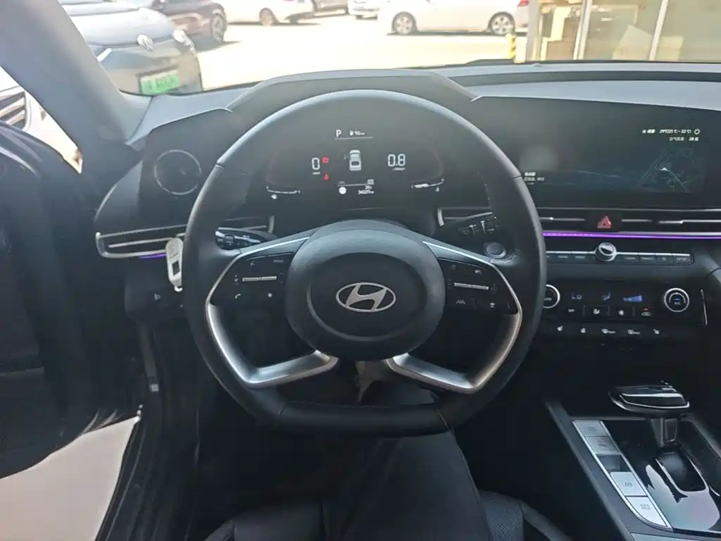 Hyundai Elantra — миниатюра 11