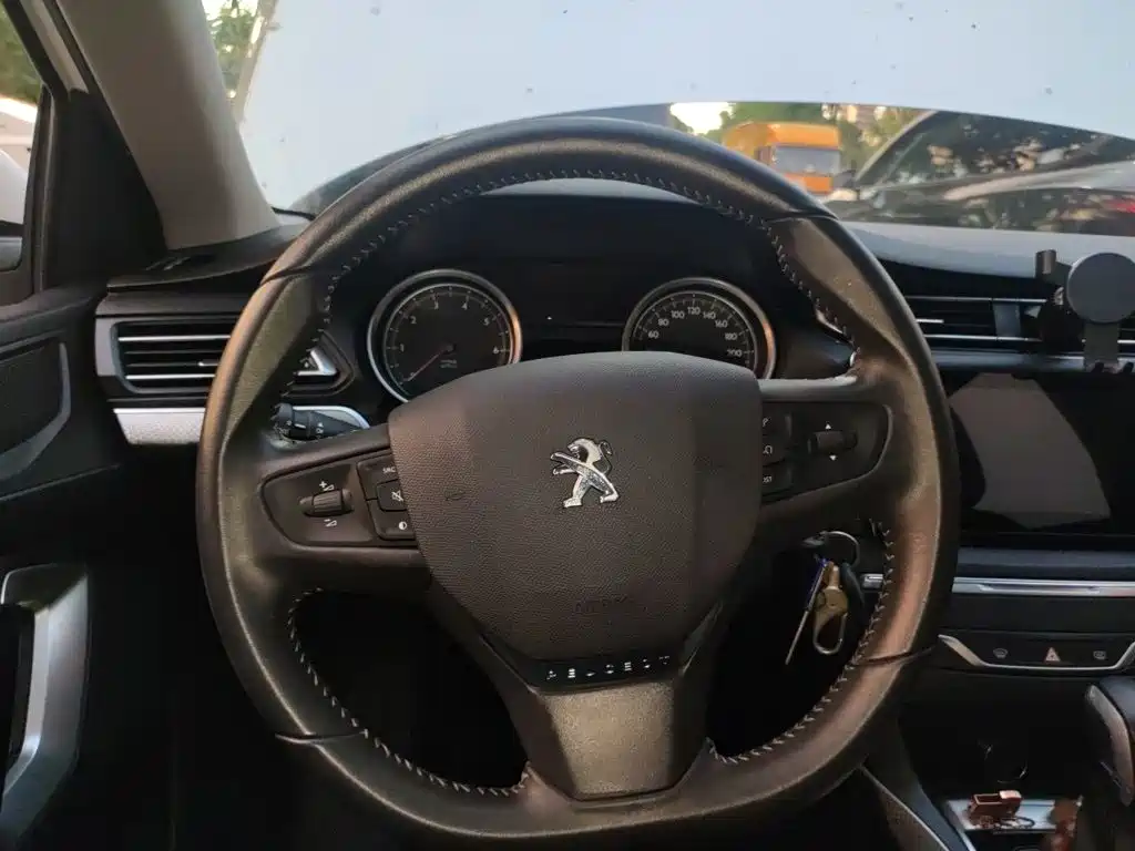 Peugeot 408 — миниатюра 6