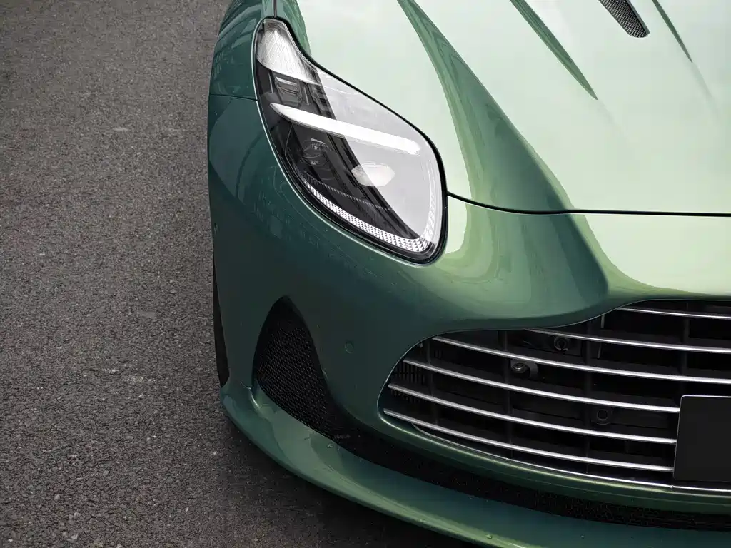 Aston Martin DB12 2023 4.0T V8 Coupe