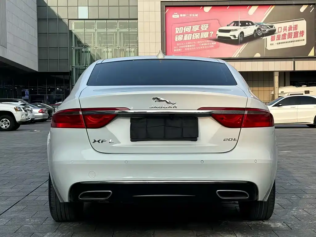 Jaguar XFL — миниатюра 3