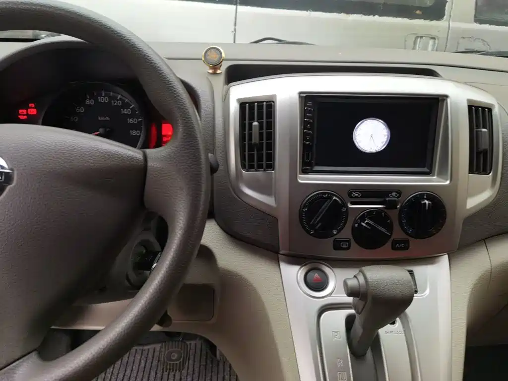 Nissan NV200 — миниатюра 9