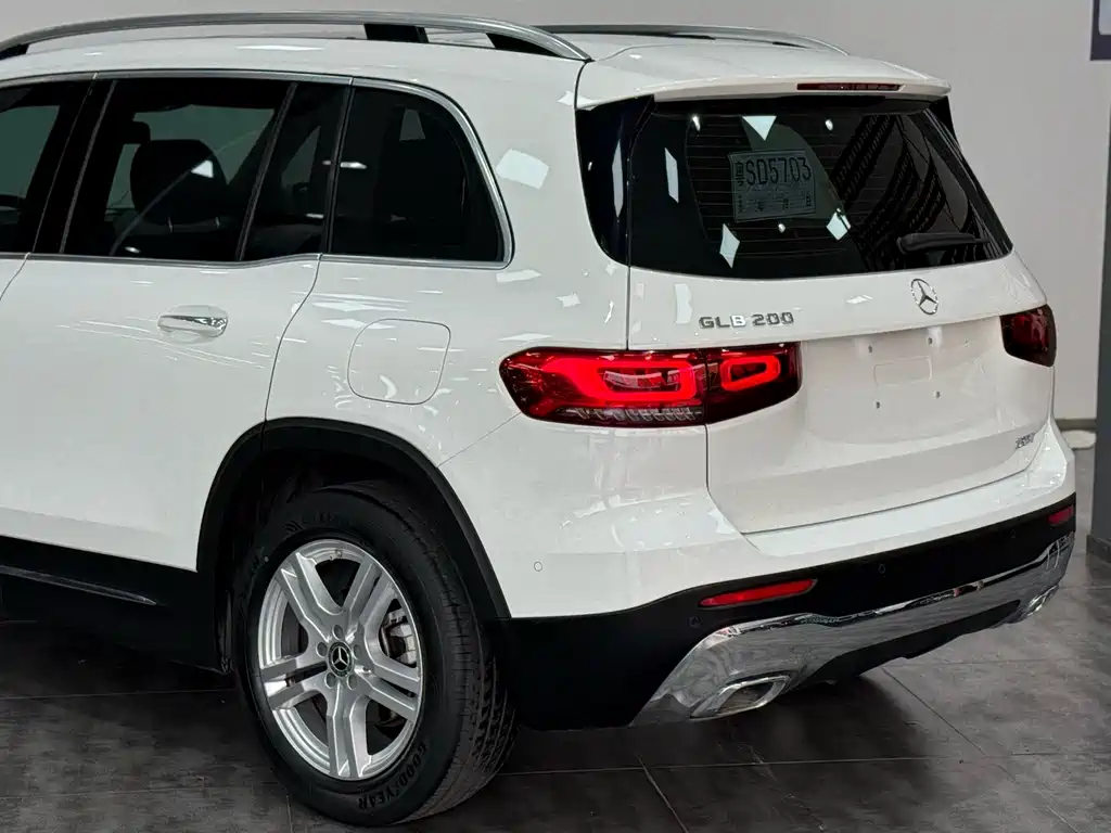 Mercedes-Benz GLB — миниатюра 17